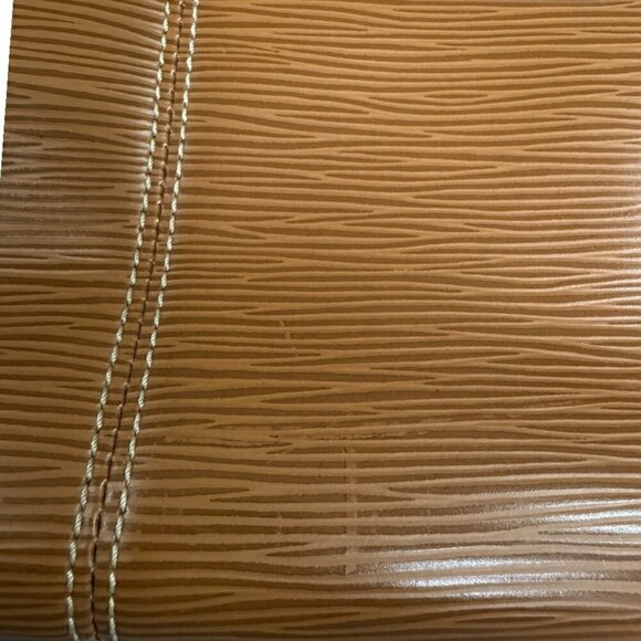 LOUIS VUITTON Brown Leather Shoulder Bag - Picture 9 of 12